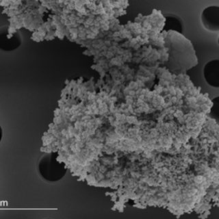 Ett ”nano-superagglomerat”. De nanopartiklar som samlades in från arbetsplatsluften var betydligt större än de som tillverkades i det slutna systemet.